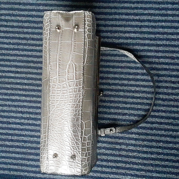 GUESS Croc-Embossed Patent Leather Purse/Handbag with Guess Signature Monogram - Picture 10 of 13